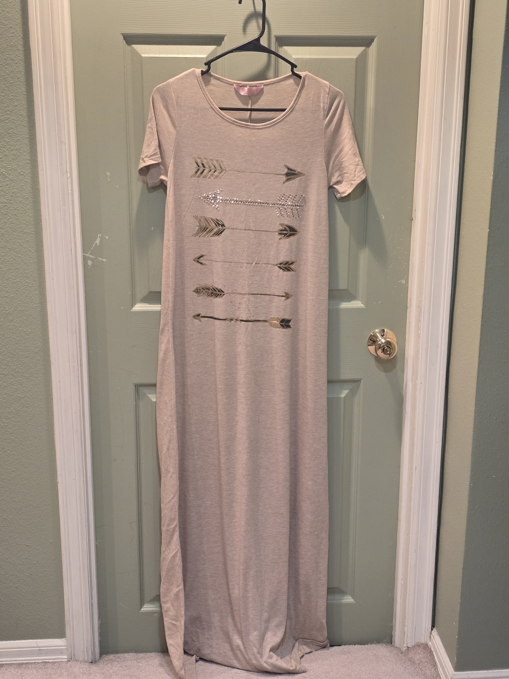 Women’s Cream Arrow Print Short-Sleeve Maxi Dress